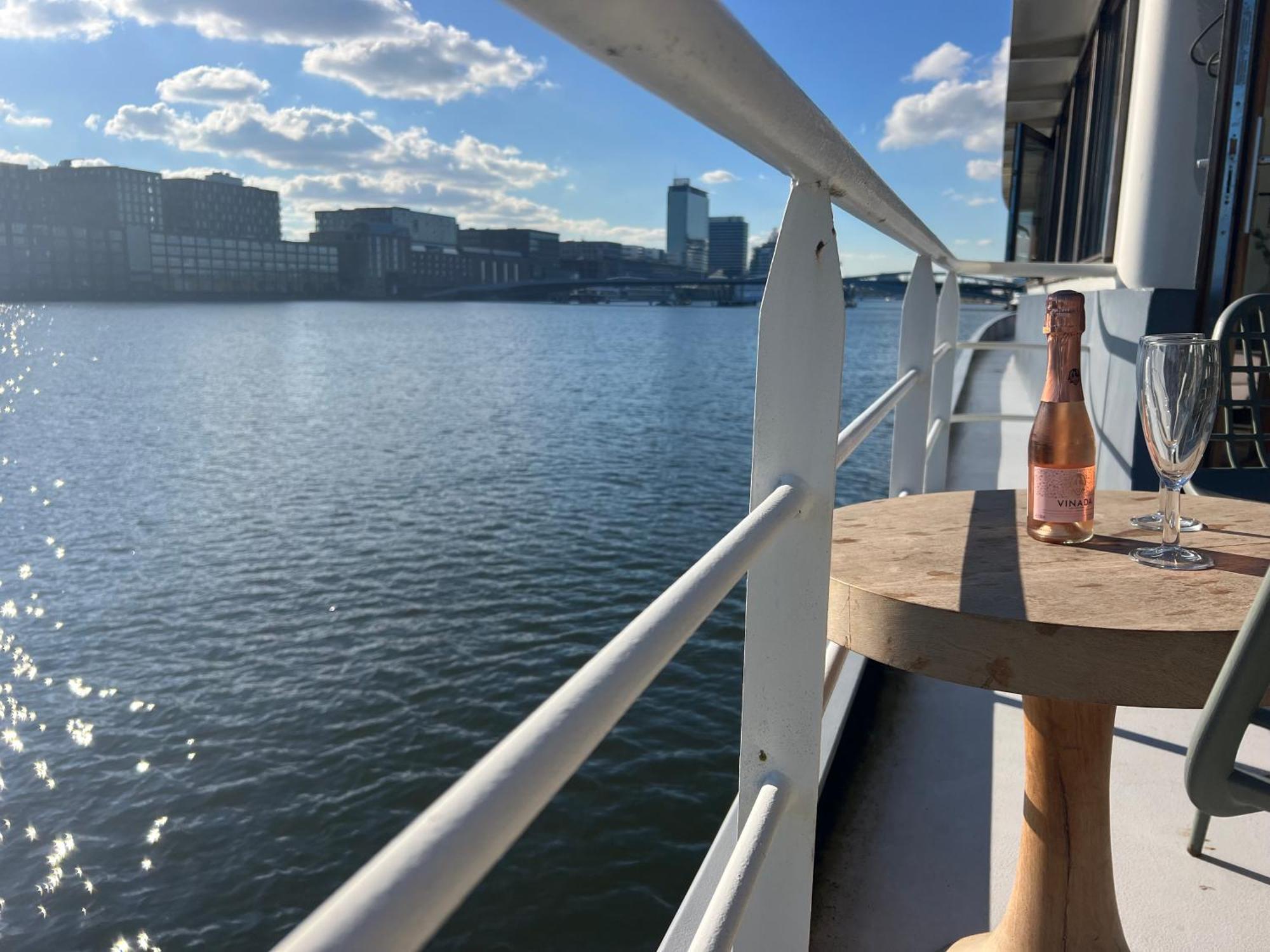 Stunning Boat With A View Hotel Amsterdam Exterior photo